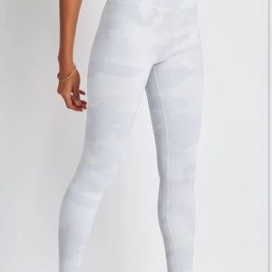 Alo Yoga High Waist White Camo Leggings